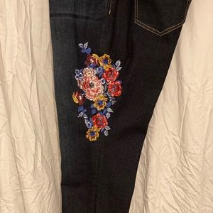 Beautiful embroidered skinny jeans